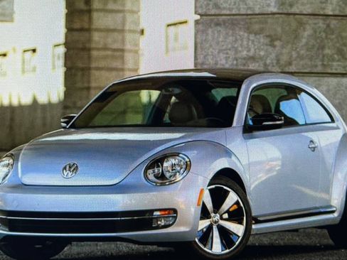 Used 2012 Volkswagen Beetle Turbo FWD image 2