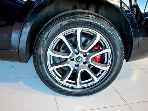 Used 2020 Maserati Levante image 44