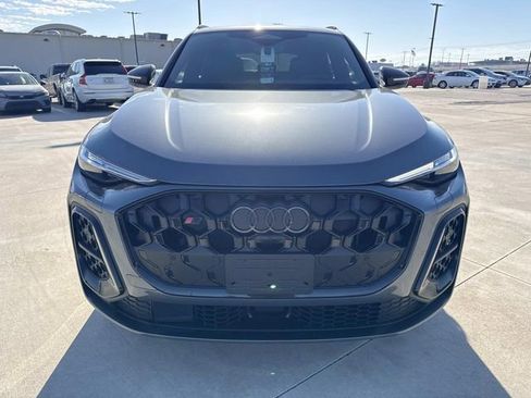 New 2025 Audi SQ5 Prestige image 2