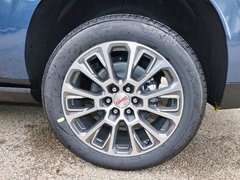 New 2026 GMC Yukon XL Denali w/ Denali Reserve Package image 41