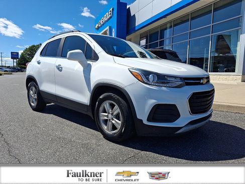 Certified 2018 Chevrolet Trax LT w/ LT Convenience Package FWD image 1