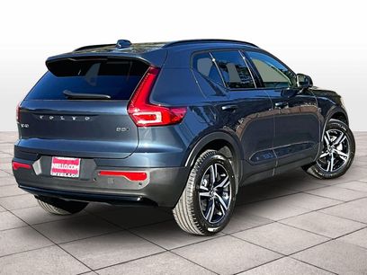 New 2026 Volvo XC40 B5 Core w/ Climate Package