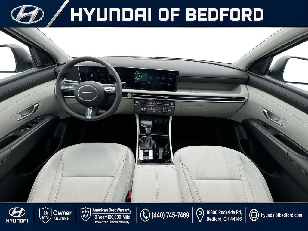 Used 2025 Hyundai Tucson SE AWD/4WD image 16