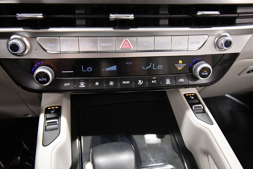 Certified 2024 Kia Telluride S w/ S Sunroof Package AWD/4WD image 28