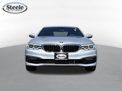 Used 2017 BMW 540i RWD image 2