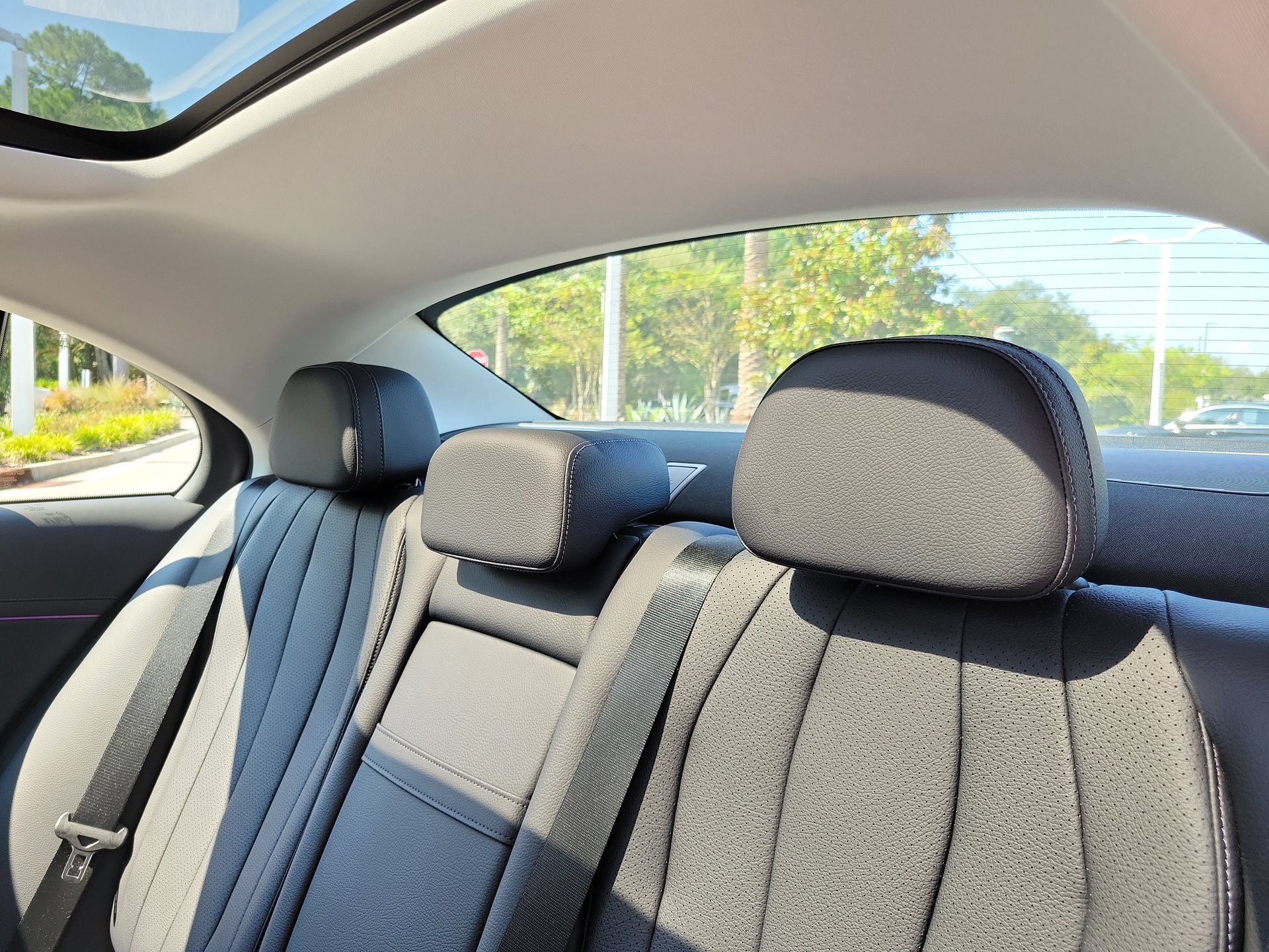 Used 2025 Mercedes-Benz E 350 4MATIC Sedan image 19
