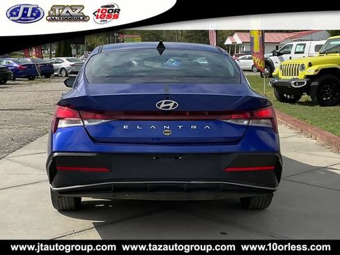 Used 2024 Hyundai Elantra SEL FWD image 6