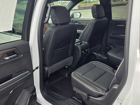 Certified 2026 GMC Acadia Denali w/ Super Cruise Package AWD/4WD image 15