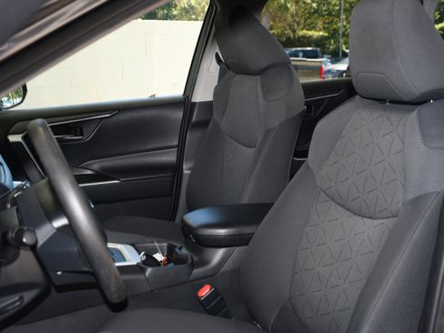 Used 2021 Toyota RAV4 XLE image 11