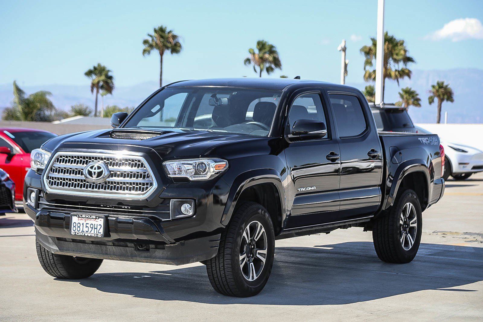 Used 2017 Toyota Tacoma TRD Sport AWD/4WD image 3