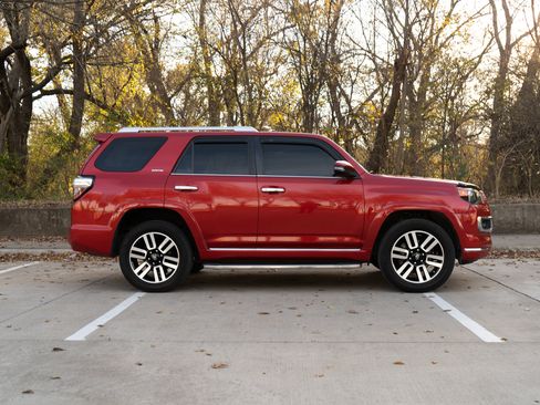 Used 2016 Toyota 4Runner Limited image 10