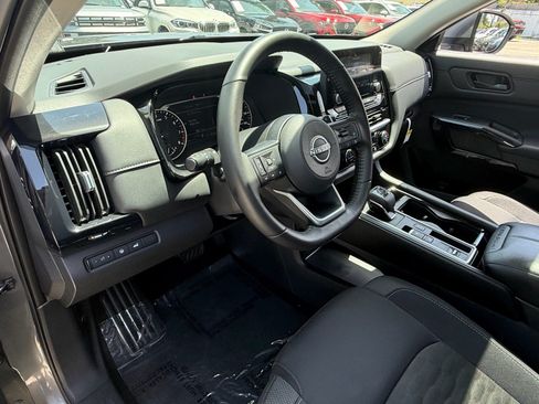 Certified 2025 Nissan Pathfinder SV w/ SV Premium Package FWD image 10