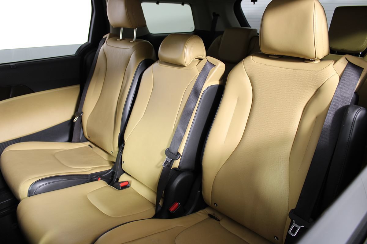 Used 2022 Kia Carnival EX FWD image 21
