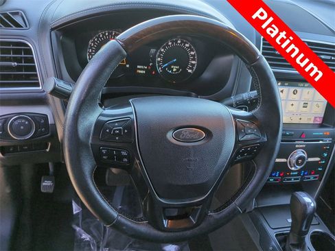 Used 2017 Ford Explorer Platinum image 19