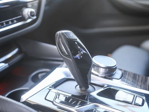 Used 2023 BMW 530e w/ Convenience Package image 19