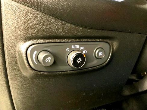 Used 2020 Chevrolet Equinox LT w/ Driver Convenience Package FWD image 25
