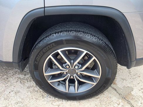 Used 2020 Jeep Grand Cherokee Limited AWD/4WD image 29