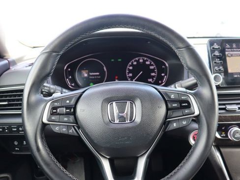 Used 2018 Honda Accord Touring image 18