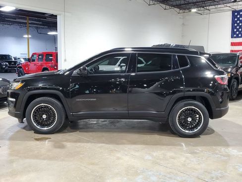 Used 2019 Jeep Compass Latitude FWD image 13
