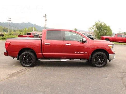 Used 2018 Nissan Titan SL AWD/4WD image 9