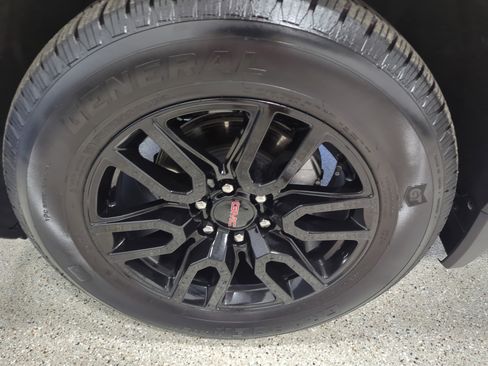 Used 2025 GMC Sierra 1500 Elevation image 9