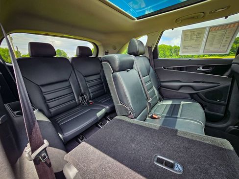 Used 2019 Kia Sorento EX w/ EX Touring Package FWD image 41