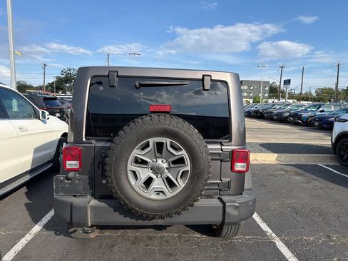 Used 2017 Jeep Wrangler Unlimited Rubicon w/ Connectivity Group AWD/4WD image 45