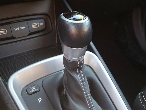 Used 2022 Hyundai Venue SEL image 15