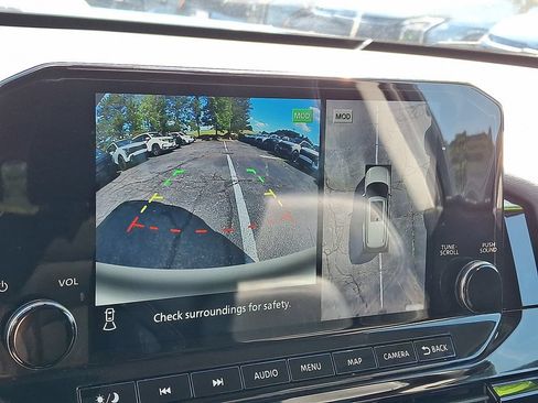 Used 2023 Nissan Pathfinder SL AWD/4WD image 7