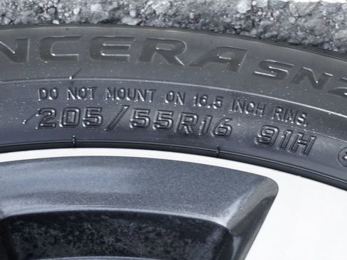 Used 2021 Nissan Versa SV image 36