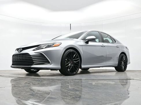 Used 2022 Toyota Camry LE image 23