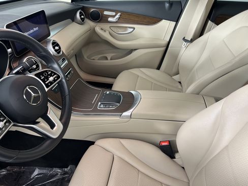 Certified 2022 Mercedes-Benz GLC 300 4MATIC image 4