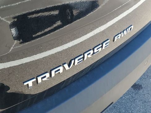 Used 2022 Chevrolet Traverse LT AWD/4WD image 39