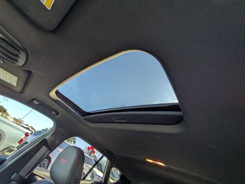 Used 2025 Chevrolet Trax RS w/ Sunroof Package image 12