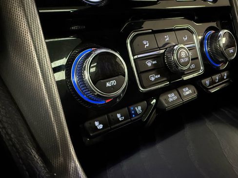 Used 2021 GMC Yukon XL Denali w/ Denali Premium Package image 22