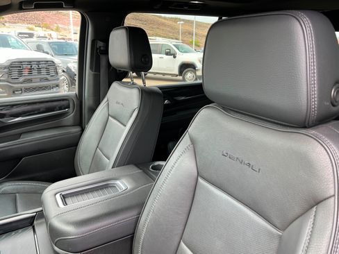 Used 2024 GMC Yukon XL Denali image 16