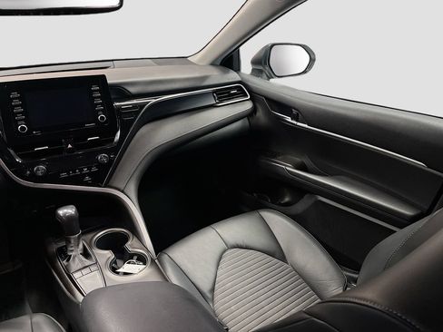 Used 2022 Toyota Camry SE w/ Convenience Package FWD image 23