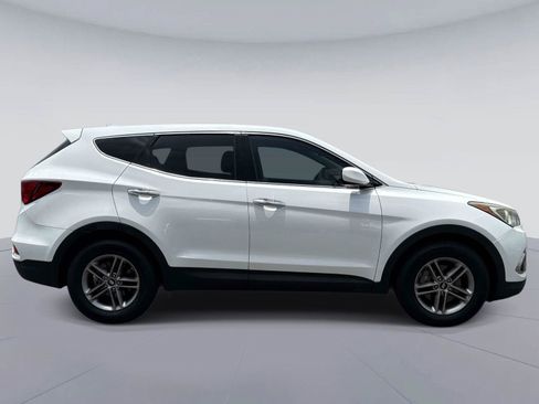 Used 2017 Hyundai Santa Fe Sport FWD image 2