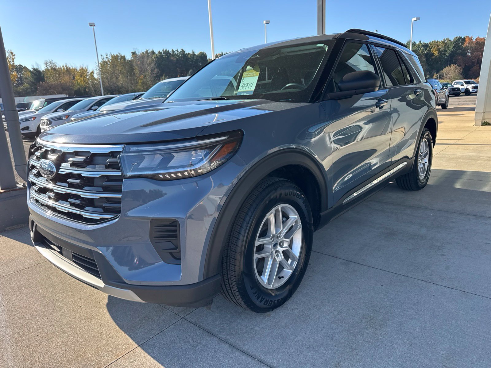 Certified 2025 Ford Explorer Active AWD/4WD image 3