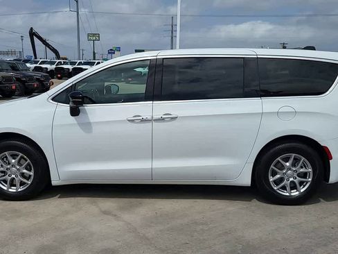 New 2026 Chrysler Pacifica Select FWD image 5