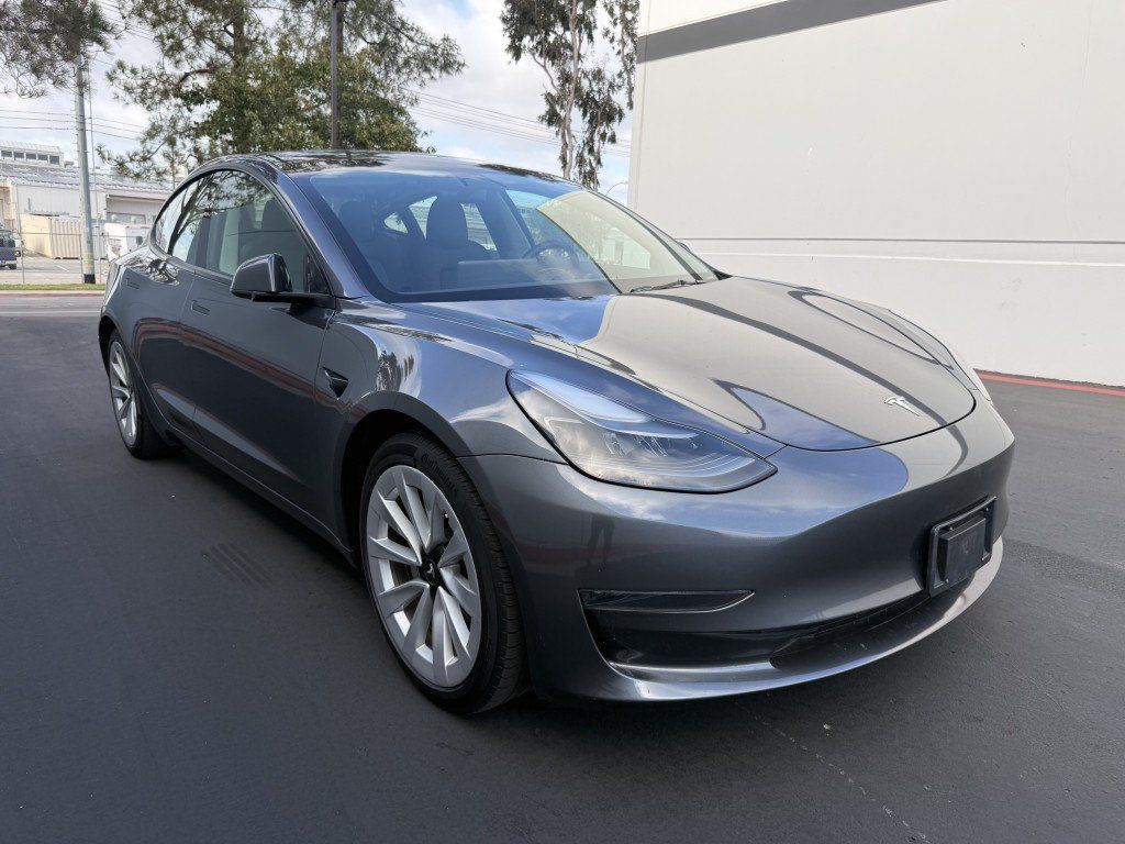 Used 2023 Tesla Model 3 Standard Range RWD image 2