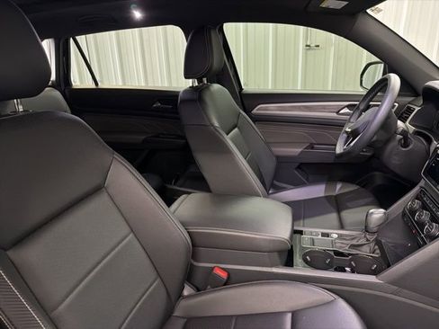 Used 2023 Volkswagen Atlas Cross Sport SE w/ Panoramic Sunroof Package image 23