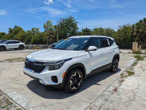 Certified 2025 Kia Seltos EX FWD image 4