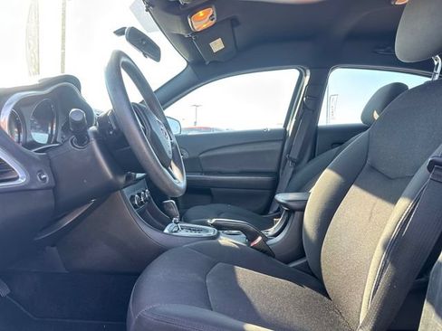 Used 2013 Dodge Avenger SE FWD image 12