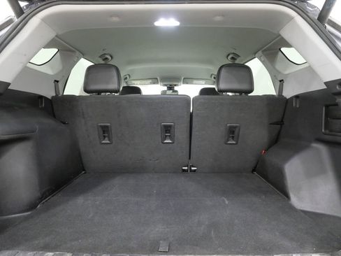 Used 2023 GMC Terrain SLT image 25