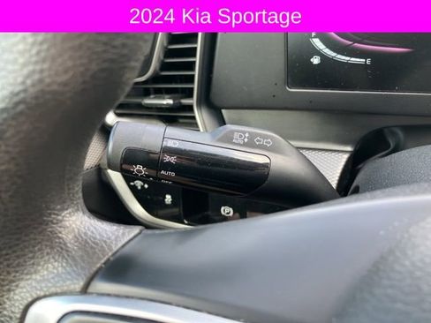 Used 2024 Kia Sportage LX image 28