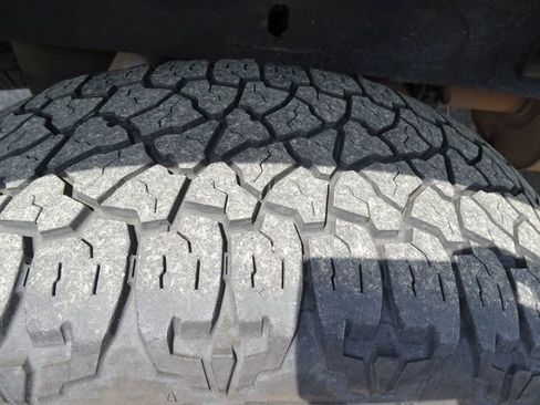 Used 2021 Chevrolet Silverado 1500 Custom Trail Boss w/ LPO, Dark Essentials Package image 32