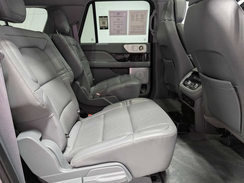 Used 2020 Lincoln Navigator L Reserve w/ Luxury Package image 40