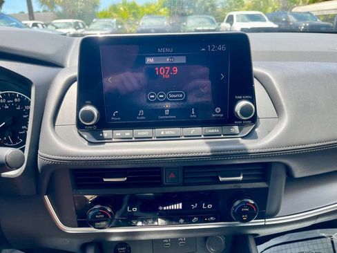 Used 2025 Nissan Rogue SV FWD image 13