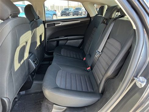 Used 2020 Ford Fusion SE image 4